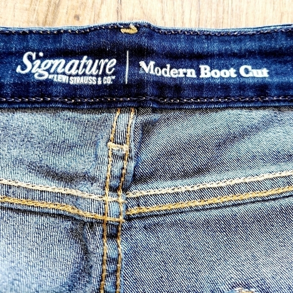 Signature By Levi Modern Boot Cut Stretch Jeans 14 - Picture 6 of 10